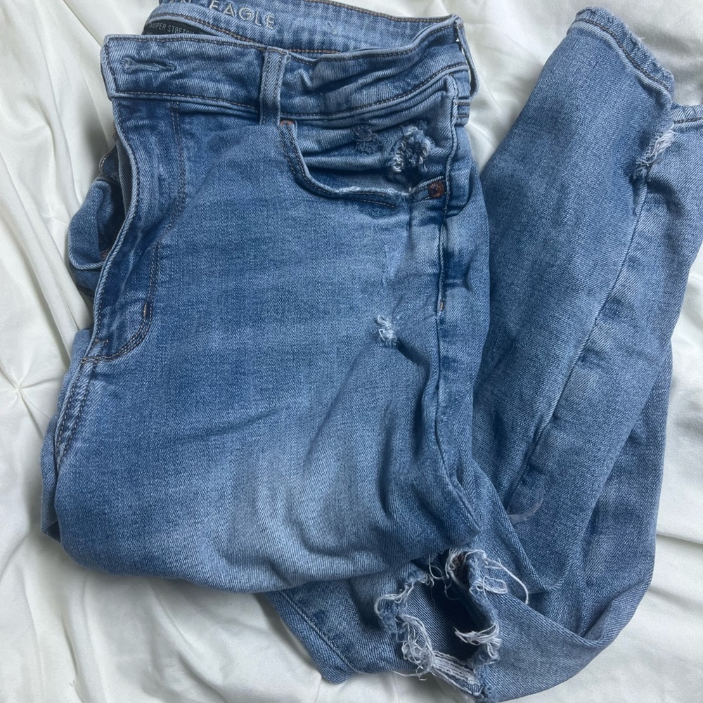 AMERICAN EAGLE JEANS